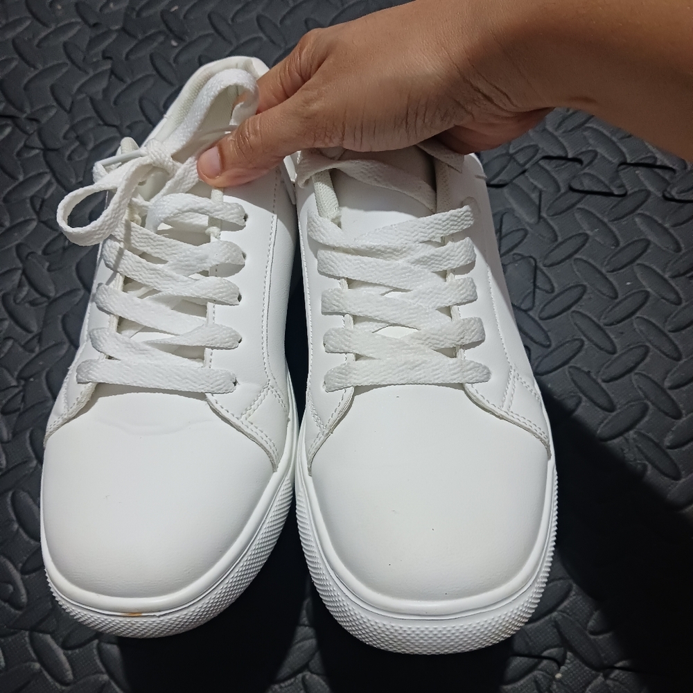 Women White Round Toe Basic Sneakers - Picture 3 of 10